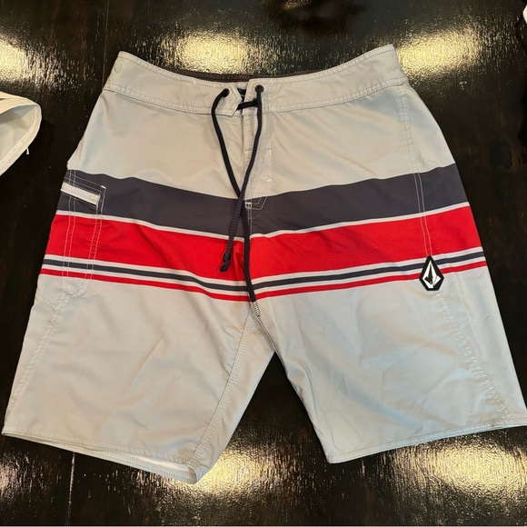 Men’s volcom board short - Picture 1 of 4